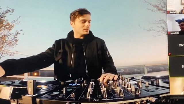 I was in a Zoom with Charli D'Amelio (Zoomicon with Bryant) смотреть онлайн