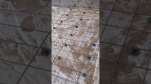 Устанавливаем стульчики 40мм под первый слой арматуры, вяжем.