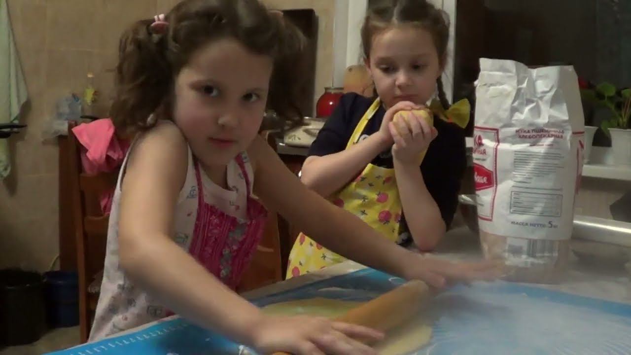 ДВЕ ХОЗЯЙКИ НА КУХНЕ / НАМ ОДНОГО ХВАТИТ смотреть онлайн