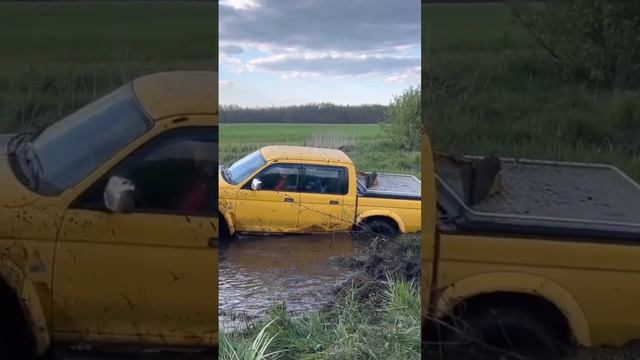 КРИТИЧЕСКОЕ ПОВРЕЖДЕНИЕ ДВИГАТЕЛЯ MITSUBISHI L200 ПРИ ПРИОДОЛЕНИИ БРОДА #offroad #parketosy смотреть онлайн