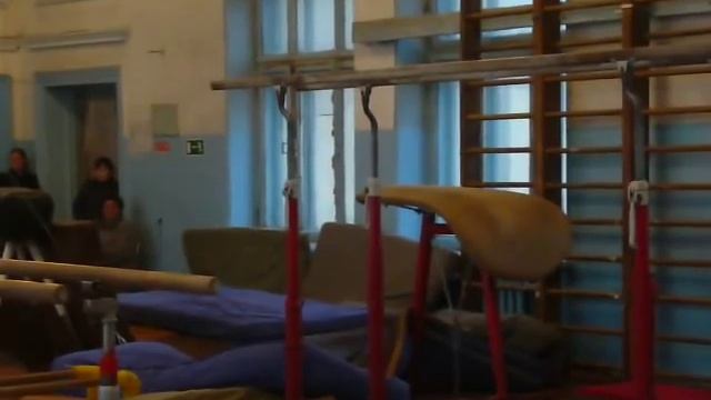 Полтора сальто вперед углом с поворотом на 180 смотреть онлайн