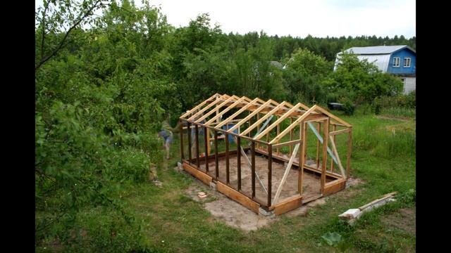 Строим теплицу. Поликарбонатная теплица с каркасом из деревянного бруса.