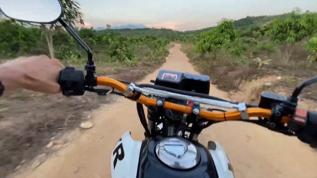 Эндуро Вьетнам. Привыкаю к мотоциклу Honda XR 125. Нячанг 2023 смотреть онлайн