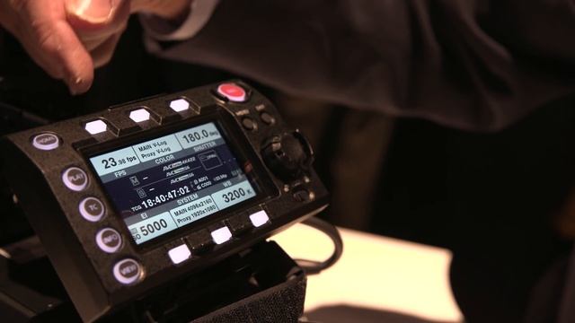 Getting Up Close & Personal with Panasonic's Less Expensive 4K Super 35mm VariCam LT смотреть онлайн