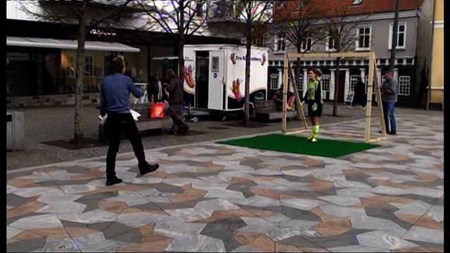 FRA LANDSHOLDSTRØJE OG FODBOLDSTØVLE, TIL SKJORTE, SANDAL OG BUKS I A&G смотреть онлайн