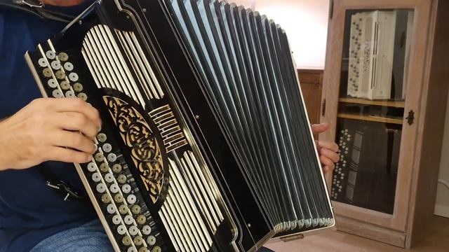 "На крылечке твоём.. " Переложение Кашкарова.В. Тульский цельнопланочный баян. смотреть онлайн