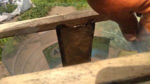 Изготовление пчелиных кормушек на 8 литров из пластиковых бутылок для воды.