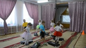 Танец на степ платформах