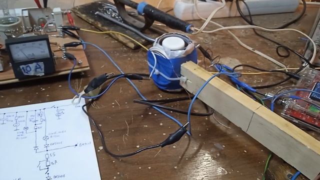 Определение резонансной частоты ЯМР датчика f=12 кГц с помощью генератора импульсов. Осцил-ка. Схем смотреть онлайн