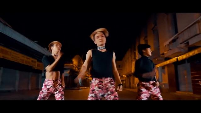 девушки_красиво танцуют_в_студии смотреть онлайн