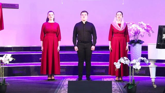 В саду склонился Божий Сын смотреть онлайн