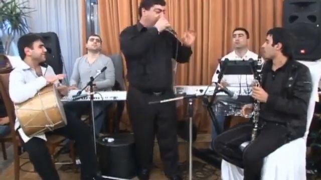 Tatul Avoyan & Edmond Karapetyan - Varder Berem Partezic /Sharan смотреть онлайн