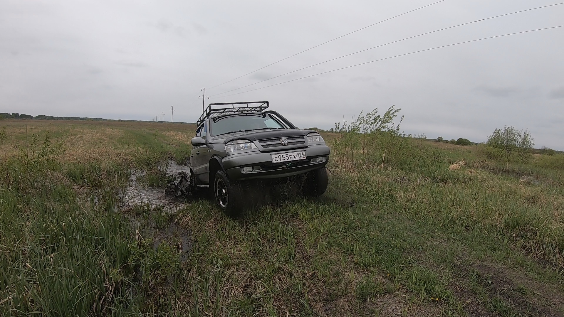 Ниве Шевроле с разгона по ручью смотреть онлайн