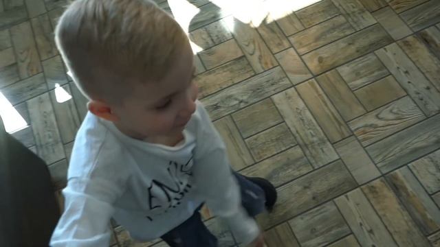 ВСЕ только младшему брату а НЕ МНЕ!!!We can not share gifts... смотреть онлайн