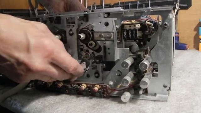 Восстановление работоспособности, и реставрация магнитофона МАЯК 231. Часть 3. смотреть онлайн