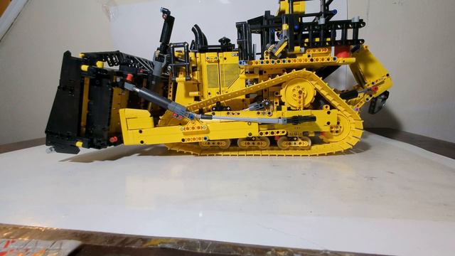 4K LEGO Technic 42131 Caterpillar D11 Bulldozer Track-Type Tractor Model Review смотреть онлайн