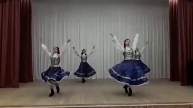 Хореографический ансамбль "Златница". "Колесо"-народно-сценический танец смотреть онлайн