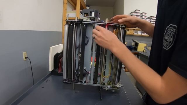 Rebuilding the Intermediate Transfer Unit on a Konica Minolta C3070 смотреть онлайн