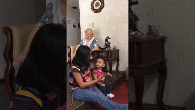 Paulina y Abi comiendo paleta muecas смотреть онлайн