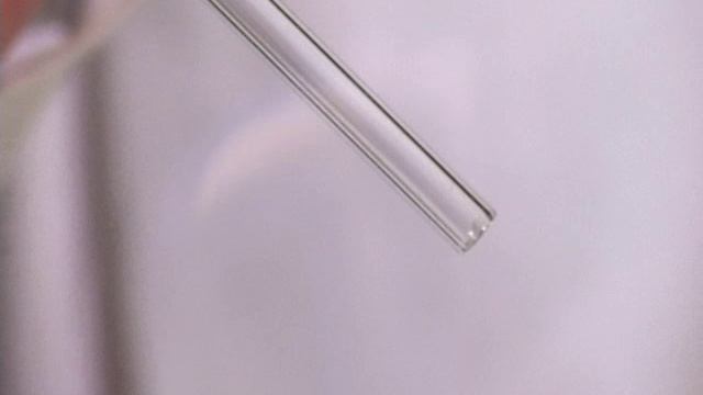 СРАВНЕНИЕ СВОЙСТВ КВАРЦЕВОГО И ОБЫЧНОГО СТЕКЛА.ХИМИЯ.ХРОНИКА смотреть онлайн