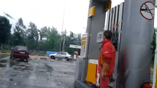 Девушка на заправке смотреть онлайн