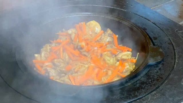 Плов с курицей и нутом в казане смотреть онлайн