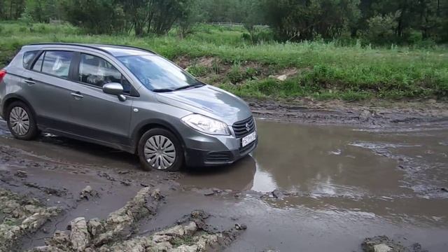 Suzuki NewSx4 и грязная лужа смотреть онлайн