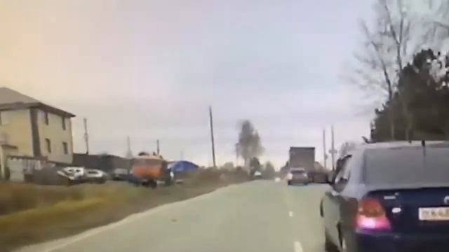 Как считаете, кто виноват в этом ДТП? смотреть онлайн