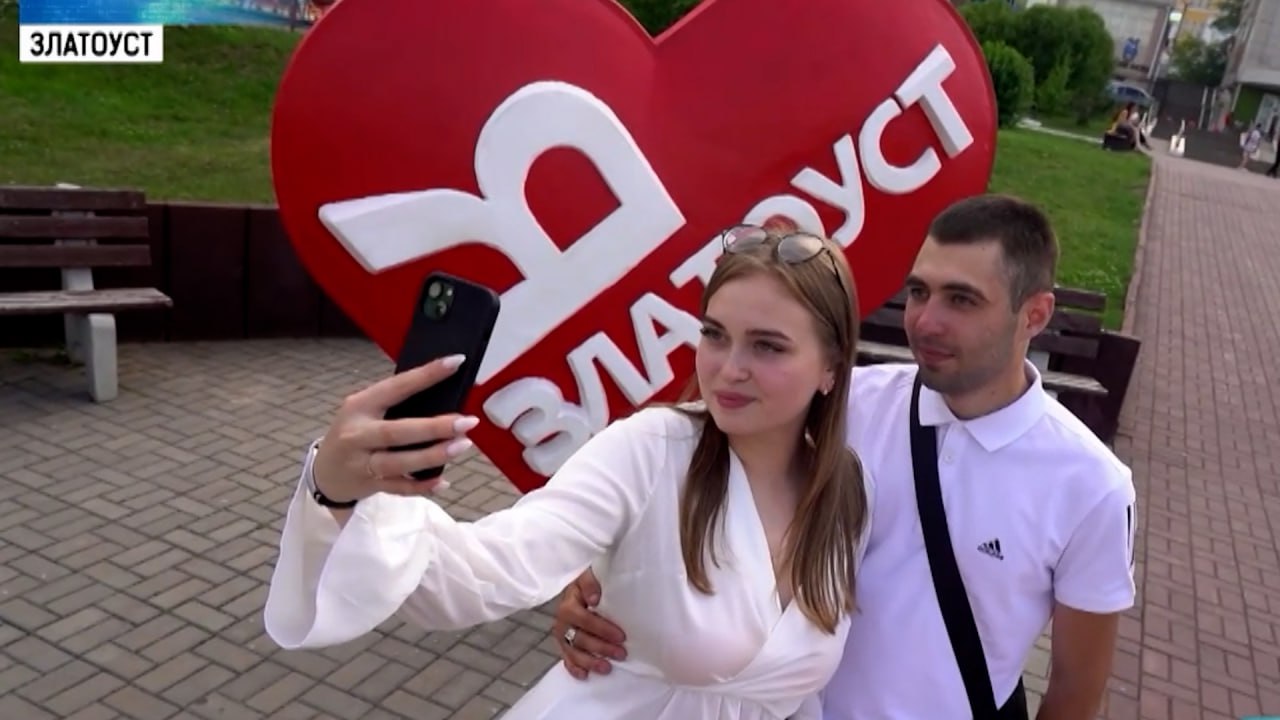 Боец СВО сделал предложение своей девушке в аэропорту Екатеринбурга смотреть онлайн