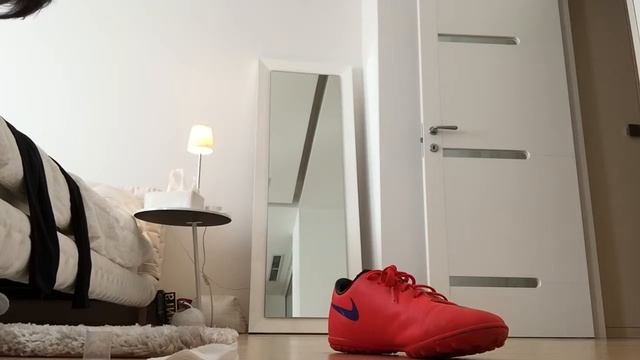 Как почистить футбольную обувь