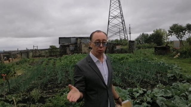 Плотниково, Промышленновский р-н. Линию электропередач (ЛЭП), расположили рядом с жилым домом смотреть онлайн