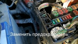 Тойота Ярис 2005. Горит значок «аккумулятор».