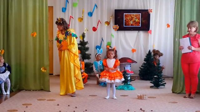 Маша Белочка на Утреннике Осени в детском саду смотреть онлайн