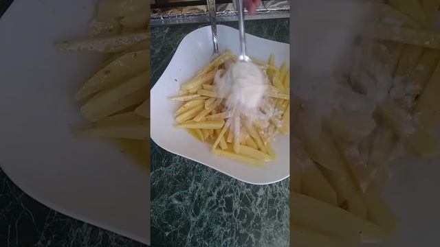 Бачачони ман бисёр ин намуди картошка фрия дуст медорад!? смотреть онлайн