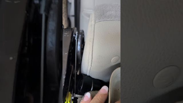 Ford Explorer, 2nd row, bucket seat, 2 problems fixed. смотреть онлайн