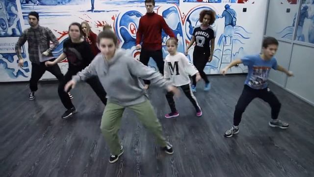 Базовые движения в Hip-Hop Freestyle смотреть онлайн