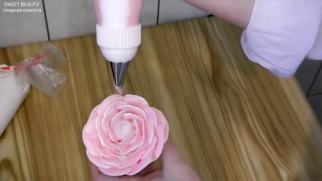 украшение тортов -как сделать розу из крема, cake decoration - how to make a rose cream смотреть онлайн