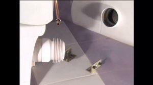 Установка напольного унитаза с бачком