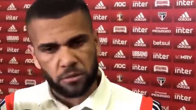 Daniel Alves da entrevista TOTALMENTE CHEIRADO DE COCAÍNA 😟 смотреть онлайн