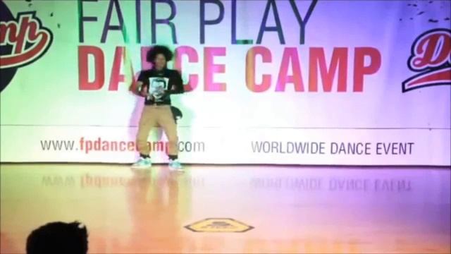 Les Twins (Laurent) Ft Willow Smith - Whip My Hair смотреть онлайн