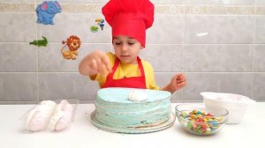 Алекс готовит сюрприз на день рождения Мамы и дарит подарок | Alex is preparing a birthday for Mom