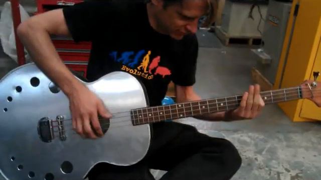 Aliminium Acoustic bass смотреть онлайн