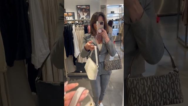 Мини сумочки из натуральной кожи от DKNY: Обзор стильных моделей смотреть онлайн