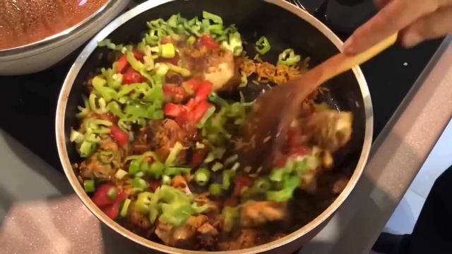 BU YEMEĞİ ÖYLE Bİ YEDİLER TENCERE ANINDA BİTTİ 😋 ŞEHRİYELİ TAVUKLU PİLAV смотреть онлайн