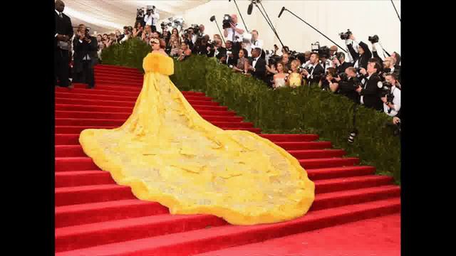 Rihanna's Massive Met Gala Robe Took 2 Years to Make смотреть онлайн