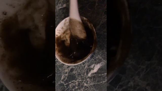 Маска из морского ежа с ламинарией.