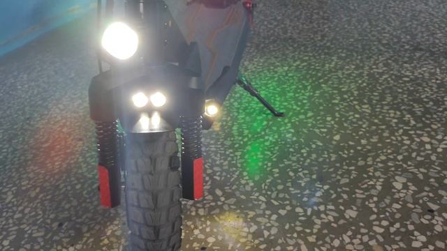 Мощный и стильный свет на KUgOO Kirin M4 pro рестайлинг. Мини обзор нового электросамоката ?. смотреть онлайн