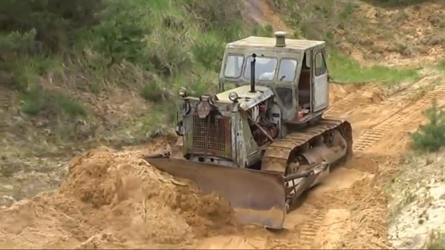 Мега сила бульдозер Т-100 СССР! Powerful bulldozer T-100! Made in Russia смотреть онлайн