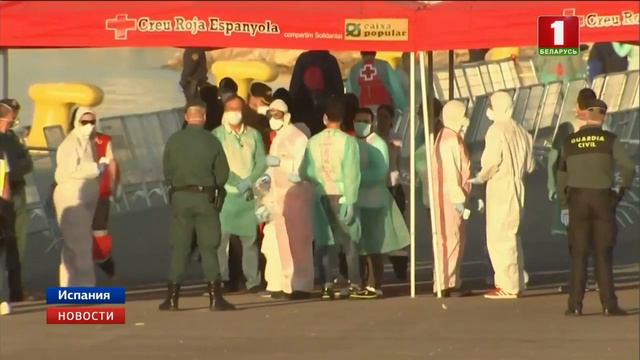 Первые мигранты с судна "Аквариус" прибыли в испанскую Валенсию смотреть онлайн
