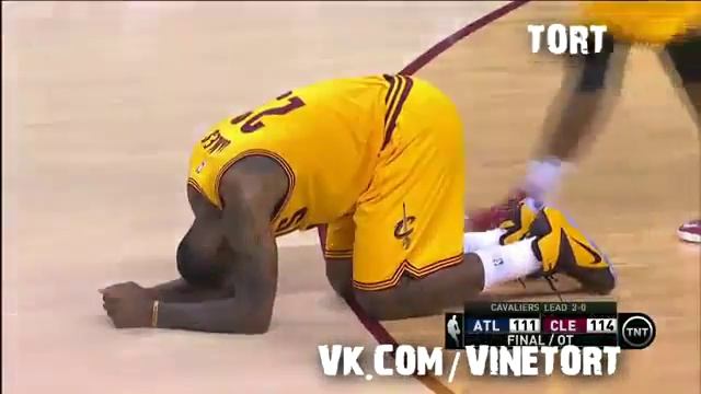 Lebron James упал на паркет без сил после окончани смотреть онлайн